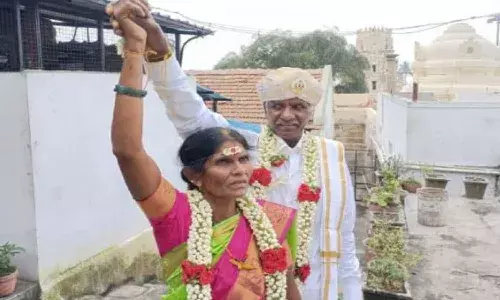 సుదీర్ఘ ప్రేమ నిరీక్షణ.. చివరకు 65 ఏళ్ల వయసులో పెళ్లి.!