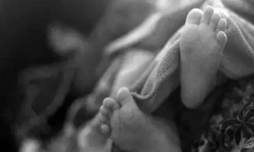 ఆడ పిల్ల పుట్టిందని అత్తమామల వేధింపులు.. 3 నెలల కూతురిని వాటర్ ట్యాంక్లో ముంచి చంపిన తల్లి.!