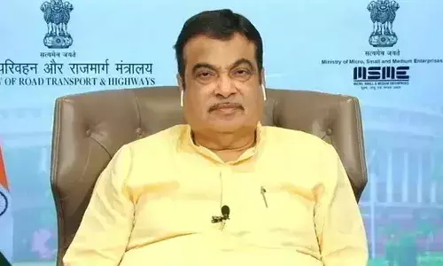 ఓ కారును కొన్న కేంద్ర మంత్రి నితిన్ గడ్కరీ.. ఎందుకంత హాట్ టాపిక్ అయిందంటే..!