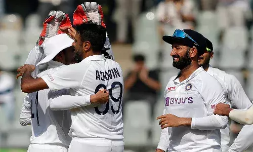 విజృంభిస్తున్న భారత బౌలర్లు.. కష్టాల్లో కివీస్.. ప్రస్తుతం 53/8