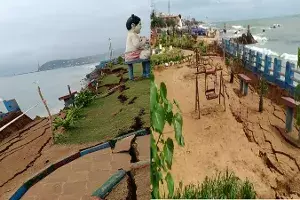 ముందుకొచ్చిన సముద్రం.. ఆర్కే బీచ్లో పర్యాటకులకు నో పర్మిషన్ ముందుకొచ్చిన సముద్రం.. ఆర్కే బీచ్లో పర్యాటకులకు నో పర్మిషన్