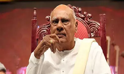 రోశయ్య పార్ధివ దేహానికి నివాళులు అర్పించిన ప్రముఖులు