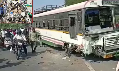 జగిత్యాల జిల్లాలో ఘోర రోడ్డుప్రమాదం.. ఆర్టీసీ బస్సు- కారు ఢీ.. ముగ్గురు మృతి