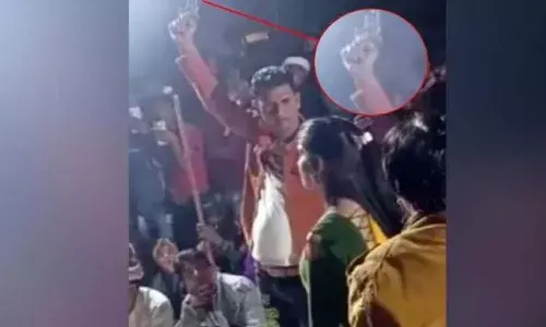 డ్యాన్సర్ పక్కన ఉందని తుపాకీతో గాల్లోకి కాల్పులు జరిపాడు.. ఆ తర్వాత..