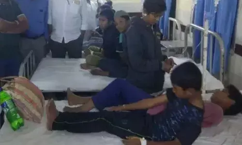 తీవ్ర జ్వరాల కలకలం.. మచిలీపట్నం గురుకుల పాఠశాలలో విద్యార్థులకు తీవ్ర అస్వస్థత