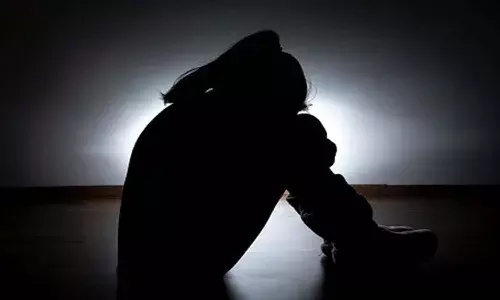 మహిళపై పోలీసు అధికారి అత్యాచారం.. గర్భం దాల్చడంతో బలవంతంగా అబార్షన్‌..!