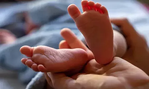 ఇద్దరు శిశువులకు పొరపాటున.. కొవిడ్ టీకా వేసిన నర్సు