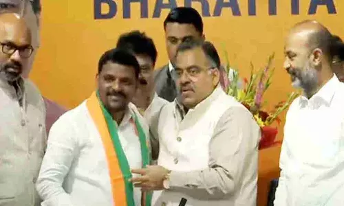 బీజేపీ తీర్థం పుచ్చుకున్న తీన్మార్ మల్లన్న.. కేసీఆర్ కుటుంబంపై తీవ్ర వ్యాఖ్యలు