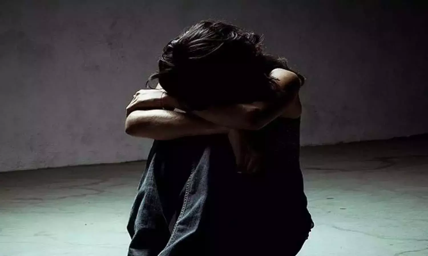 ఏడాది కాలంగా నలుగురు బాలికలపై..  ప్రిన్సిపాల్‌ సహా ముగ్గురు టీచర్లు సామూహిక అత్యాచారం