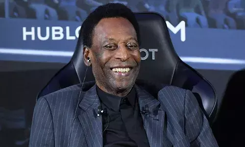 మ‌రోసారి ఆస్ప‌త్రిలో చేరిన పుట్‌బాల్ దిగ్గ‌జం పీలే