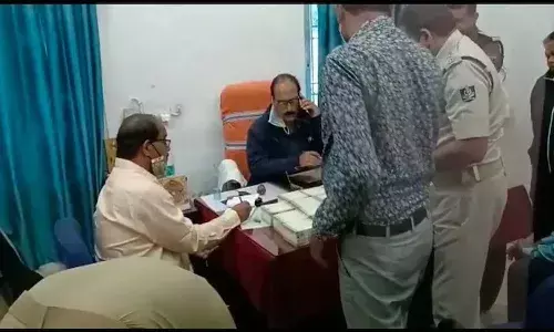 నాలుగు బ్యాగుల నిండా డబ్బులు.. తీరా చూస్తే