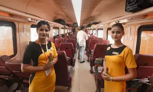 విమాన రంగంతో పోటీ పడుతున్న రైల్వేశాఖ.. ఇక ట్రైన్ హోస్టెస్ కూడా..!