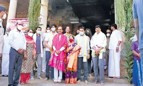 కుటుంబ సమేతంగా శ్రీరంగం రంగనాథస్వామిని దర్శించుకున్న సీఎం కేసీఆర్.. నేడు స్టాలిన్తో భేటీ