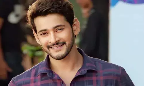 హీరో మహేష్ బాబు కి సర్జరీ...స్పెయిన్ లో మోకాలికి ఆపరేషన్