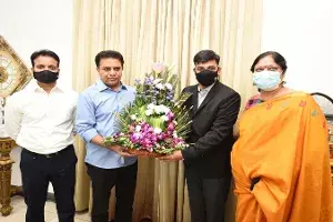 వరంగల్కు మరో టెక్ సెంటర్.. జెన్ప్యాక్ట్ ప్రకటనపై మంత్రి కేటీఆర్ హర్షం వరంగల్కు మరో టెక్ సెంటర్.. జెన్ప్యాక్ట్ ప్రకటనపై మంత్రి కేటీఆర్ హర్షం