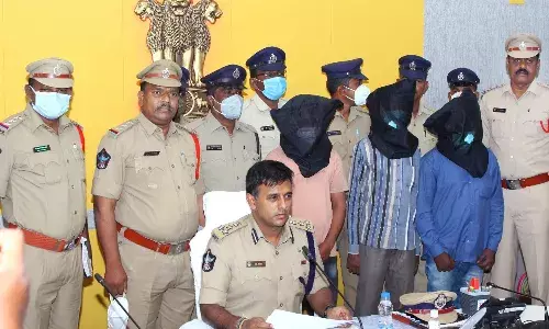 గుజరాత్లో చెడ్డీగ్యాంగ్ అరెస్ట్.. పెళ్లిలో కలుసుకుని చోరీలకు ప్లాన్