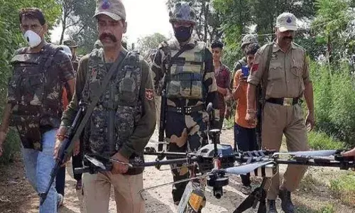 పంజాబ్ సరిహద్దుల్లో కలకలం.. డ్రోన్ను కూల్చేసిన భద్రతా దళాలు