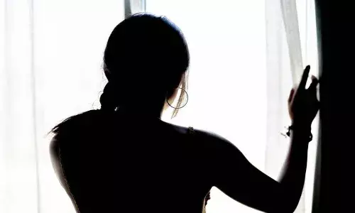 మధ్యప్రదేశ్లో అమానుషం.. పెద్దింటి వ్యక్తిని ప్రేమించి పెళ్లి చేసుకున్నందుకు..