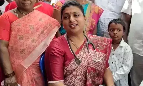 డాక్టర్గా మారిన ఎమ్మెల్యే రోజా