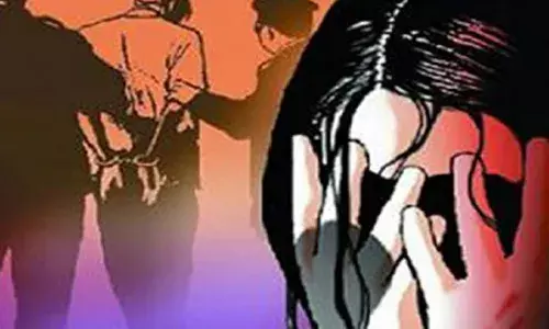 కుమార్తె మానసిక వికలాంగురాలు.. కంటికి రెప్పలా కాపాడాల్సిన తండ్రే