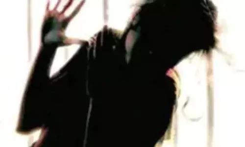 మాట్లాడటం లేదని.. ఇంటికెళ్లి యువతిని బెదిరించాడు.. ఆ తర్వాత