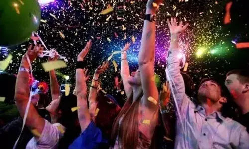 ఒమిక్రాన్ ఎఫెక్ట్ : న్యూఇయర్ వేడుకలపై ఆంక్షలు