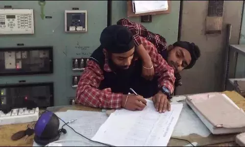 ప్రభుత్వ ఉద్యోగాన్ని సొంతం చేసుకున్న అవిభక్త కవలలు