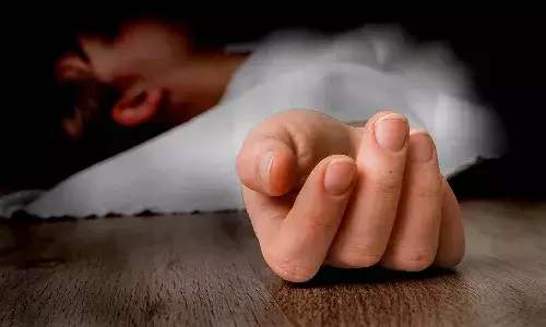 తల్లి కోసం వెతుకుతున్న కొడుకులకు షాక్‌.. భార్యను అతి కిరాతకంగా హత్య చేసి..