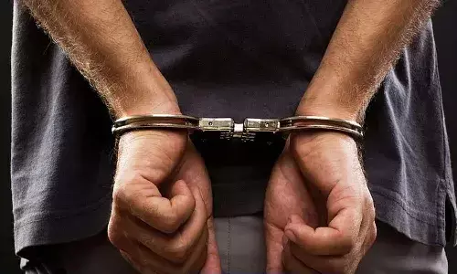 విద్యార్థినులను లైంగికంగా వేధించిన‌ ప్రభుత్వ పాఠశాల ఉపాధ్యాయుడి అరెస్టు