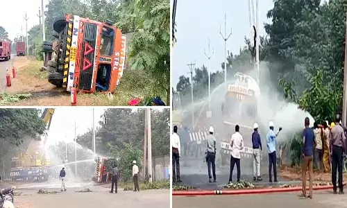 బోల్తా పడిన ట్యాంకర్.. లీక్ అవుతున్న గ్యాస్
