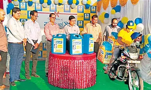ఇంటి దగ్గరికే పెట్రోల్.. విజయవాడలో ప్రారంభం