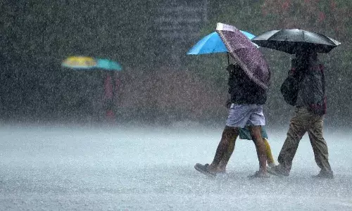 భారీ వర్షం.. ఆరెంజ్ అలర్ట్ ప్రకటించిన అధికారులు