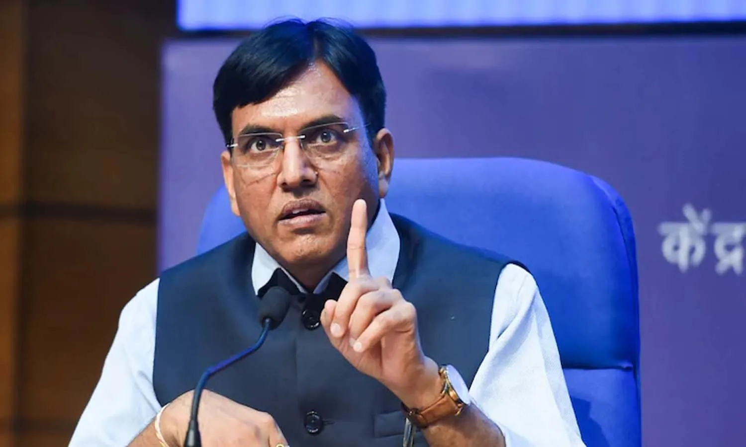 ఓమిక్రాన్‌ కేసుల పెరుగుదల నేపథ్యంలో.. కేంద్ర ఆరోగ్య మంత్రి అధ్యక్షతన కీలక సమావేశం