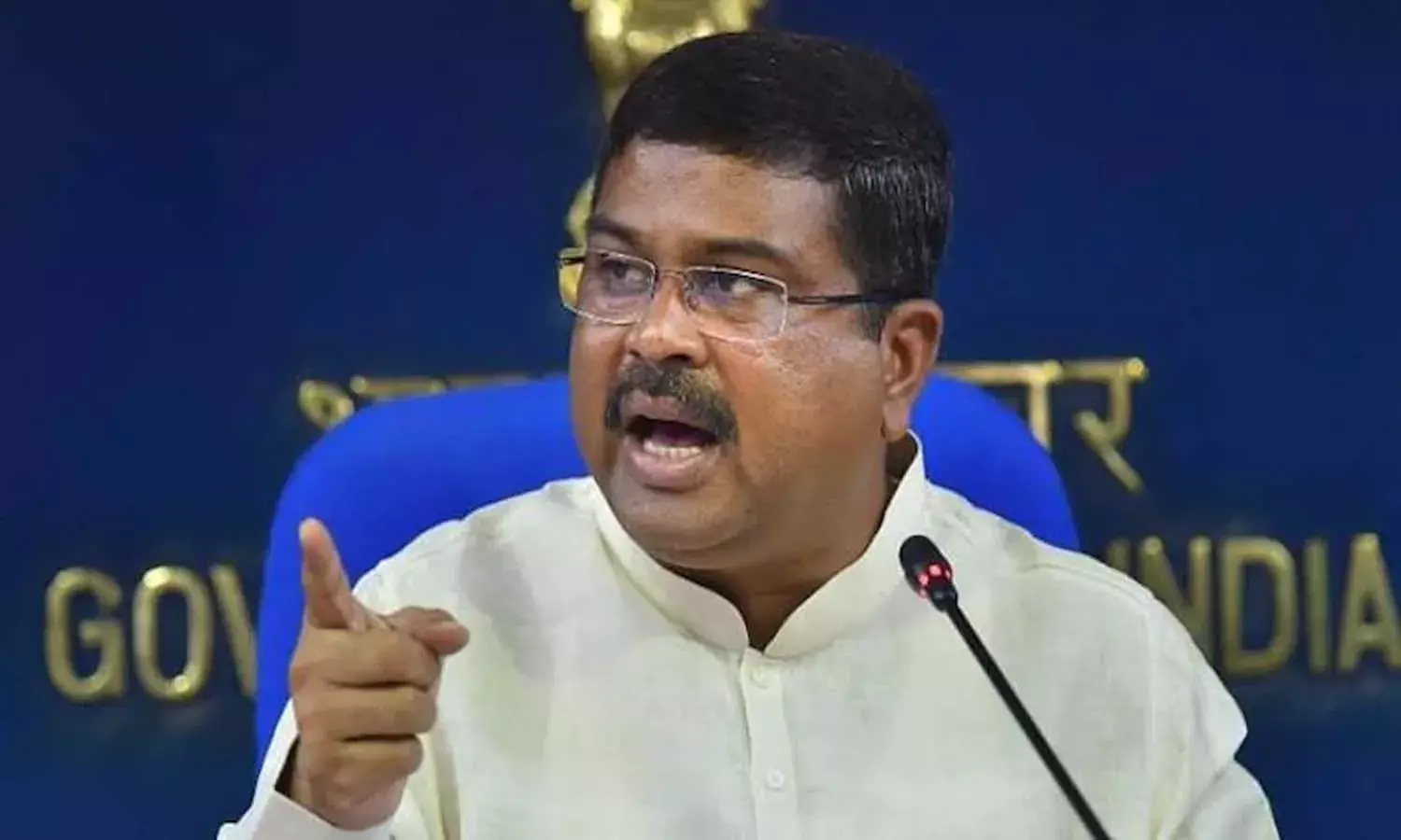 అర్హత కలిగిన విద్యార్థులు.. కోవిడ్-19 వ్యాక్సిన్ తీసుకోవాలి: కేంద్ర విద్యాశాఖ మంత్రి
