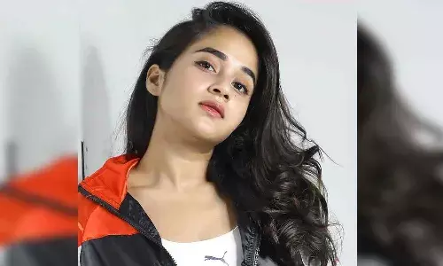 ఇన్స్టా లైవ్లో.. కన్నీళ్లు పెట్టుకున్న దీప్తి సునయన