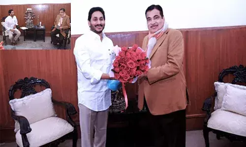 కేంద్రమంత్రి నితిన్ గడ్కరీతో సీఎం జగన్ భేటీ