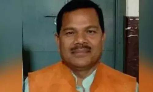 మాజీ ఎమ్మెల్యేను టార్గెట్ చేసిన నక్సలైట్లు.. ఇద్దరు గార్డులను గొంతుకోసి హత్య..