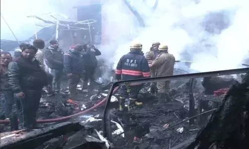 ఢిల్లీలో భారీ అగ్ని ప్రమాదం.. 60 దుకాణాలు దగ్ధం