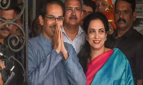 దుమారం రేపుతున్న ట్వీట్.. సీఎం భార్యను మరాఠీ రబ్రీ దేవిగా అభివర్ణిస్తూ..