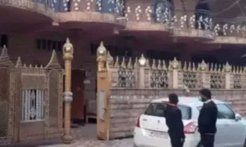 ఆ ఇంటి వాటర్ ట్యాంక్ లోకి తొంగి చూసిన అధికారులు షాక్ అయ్యారు..!