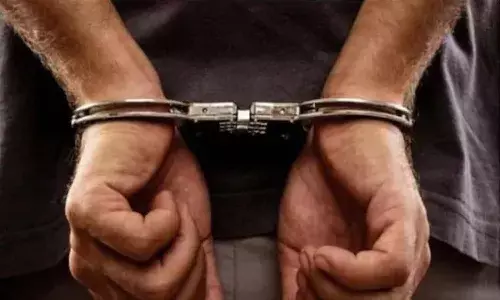 16 నెలల చిన్నారిపై తండ్రి హత్యాచారం.. తల్లి సహకారం.. ఇద్దరు అరెస్ట్