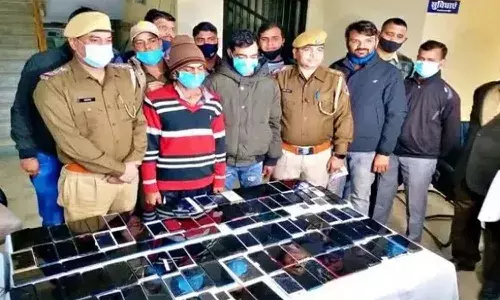 మొబైల్ స్నాచింగ్ గ్యాంగ్.. 300కు పైగా దొంగతనాలు.. ఎన్ని ఫోన్స్ రికవరీ చేశారంటే..