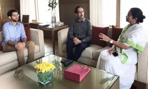 ఊహించని విధంగా మమతాపై విమర్శల బాణాలు ఎక్కుపెట్టిన శివసేన