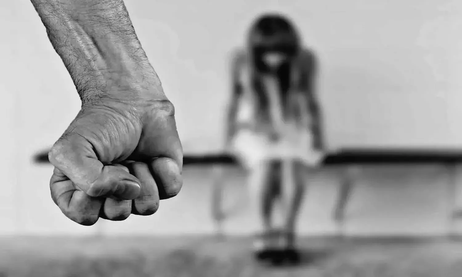 11వ తరగతి చదువుతున్న విద్యార్థినిపై అత్యాచారం చేసిన అధ్యాపకుడు