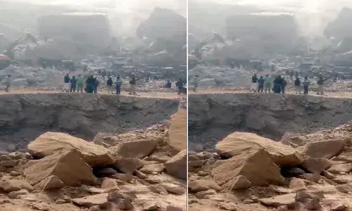 కుప్పకూలిన భారీ మట్టి దిబ్బ.. నలుగురు బాలికలు సజీవ సమాధి