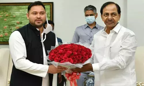 సీఎం కేసీఆర్‌తో భేటీ అయిన‌ తేజస్వి యాదవ్‌