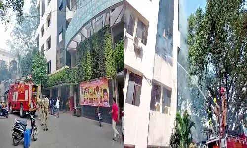 జీహెచ్ఎంసీ కార్యాల‌యంలో అగ్నిప్ర‌మాదం.. లిఫ్ట్‌లో ఇరుక్కున్న సిబ్బంది..!