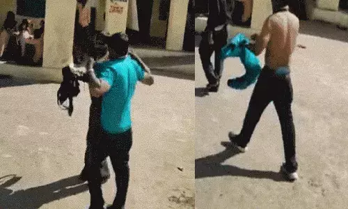 విద్యార్థినుల ముందు బట్టలు విప్పిన టీచర్.. ప్రిన్సిపాల్ ను కూడా..!