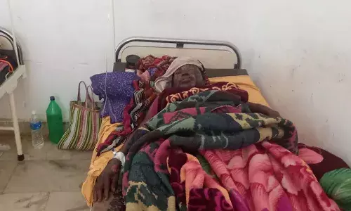 చేతబడి చేస్తోందని.. వృద్ధురాలిపై కిరోసిన్ పోసి.. నిప్పంటించిన గ్రామస్తులు