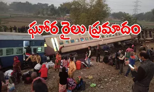 పట్టాలు తప్పిన బికనీర్ ఎక్స్ప్రెస్.. ముగ్గురు మృతి.. కొనసాగుతున్న సహాయక చర్యలు